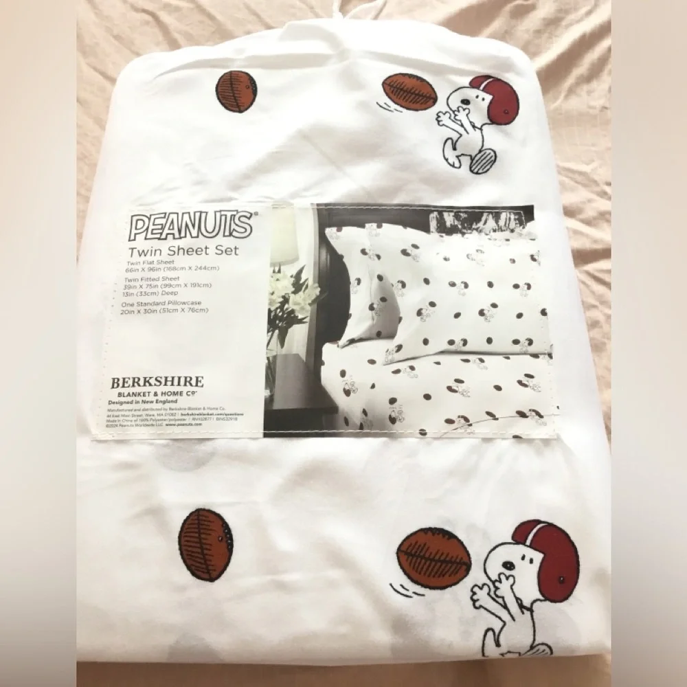 Berkshire Blanket and Home Polyester Twin Size Snoopy Peanuts Football S…
